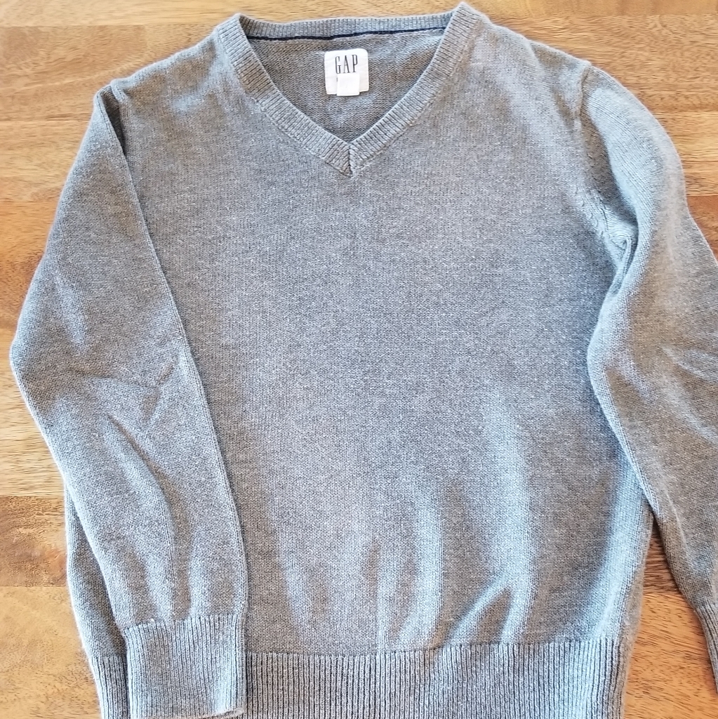Gap, S, Gray.